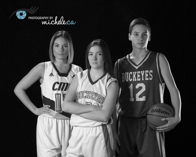 basketball-siblings_schoolphoto-buckeyes_photographybymichele-familyportraits-winnipegphotograpehr