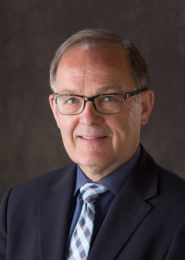 studioportraitswinnipeg-doctorkevincoates-doctorsmanitoba-cmahonorarymember-winnipegphotographer-photographybymichele