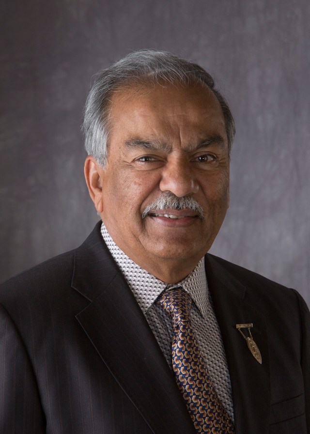 studioportraitswinnipeg-doctorsunilkumarpatel-doctorsmanitoba-cmahonorarymember-winnipegphotographer-photographybymichele