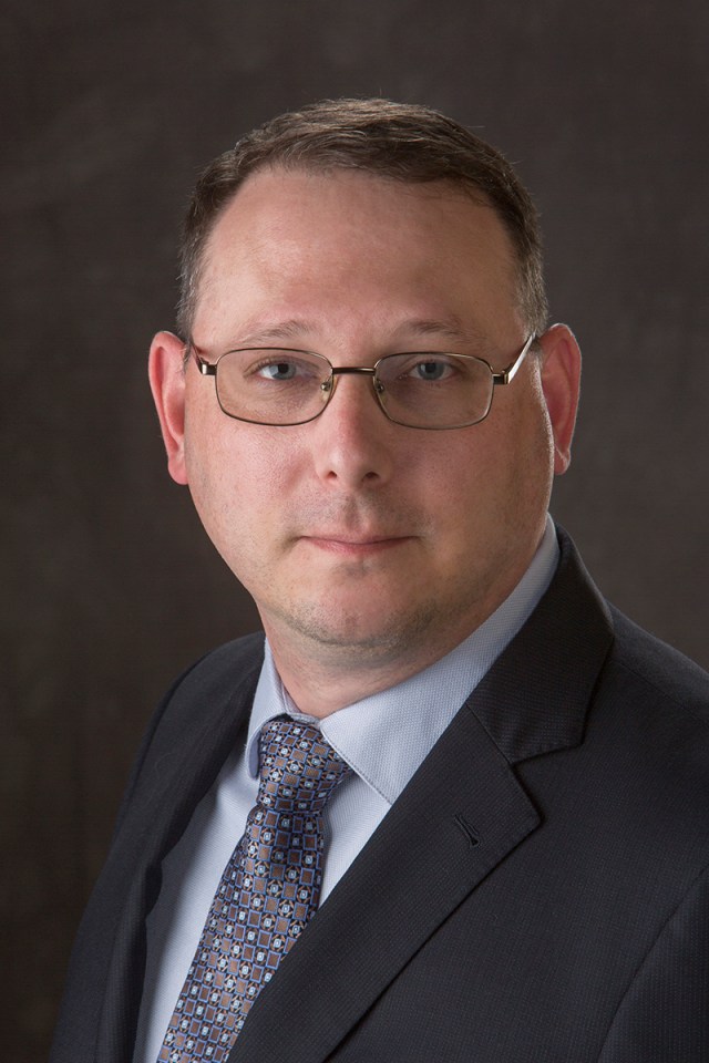 marccorier-ombudsman-winnipegportraitphotographer-photographybymichele-businessportraits-downtownwinnipeg-